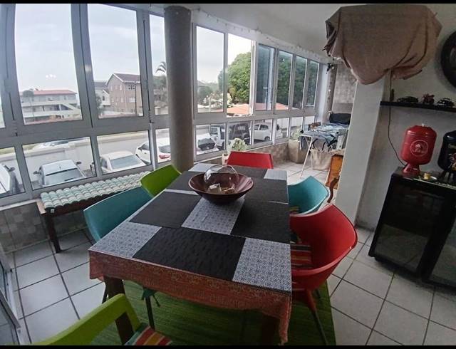 2 BEDROOM APARTMENT FOR SALE IN UVONGO BEACH